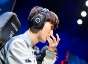 开云体育-包含TheShy回归赛场，惊险取胜首场状态亮眼，FPX观众沸腾！的词条