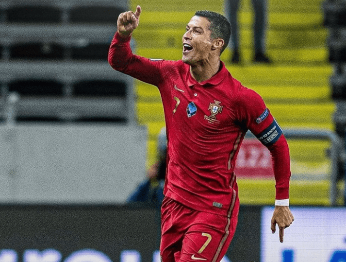 关于费德勒在FPX比赛中惊险取胜,突破纪录引发热议!的信息 关于费德勒在FPX比赛中惊险取胜,突破纪录引发热议!的信息